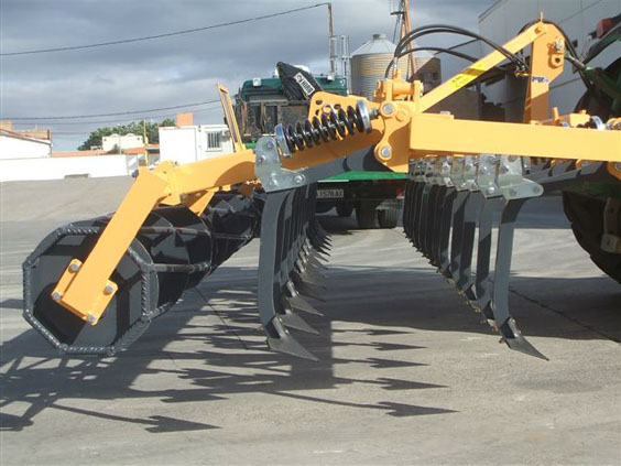 Cultivateur, déchaumeur à dents